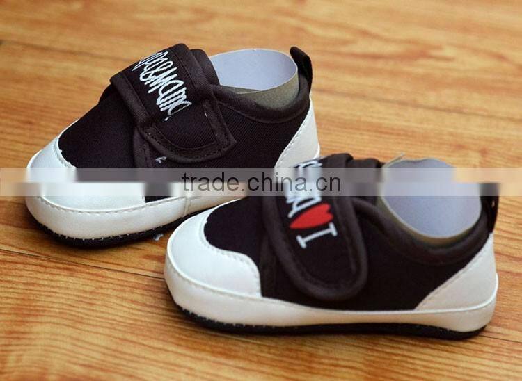 Love dad & mum printed baby booties