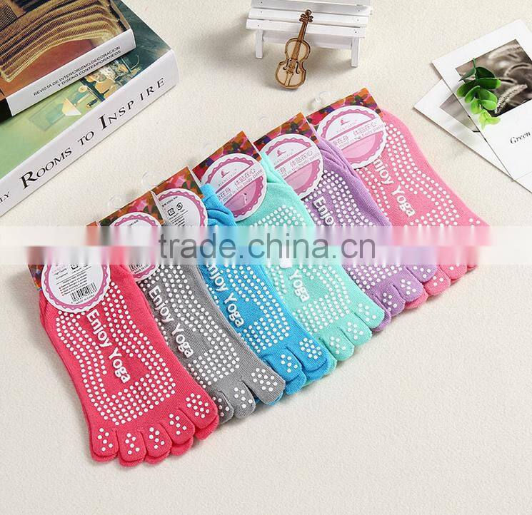 Cotton yoga socks with grips