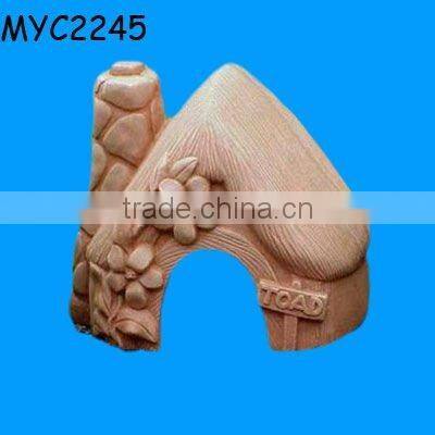 Outdoor garden toad rain shelter