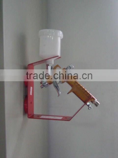 Portable magnetic spray gun holder