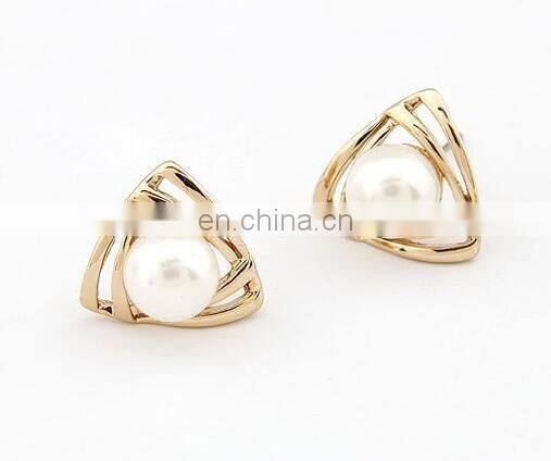 Korean jewelry sweet and romantic and lovely and generous temperament imitation pearl earring hollow Triangle earring