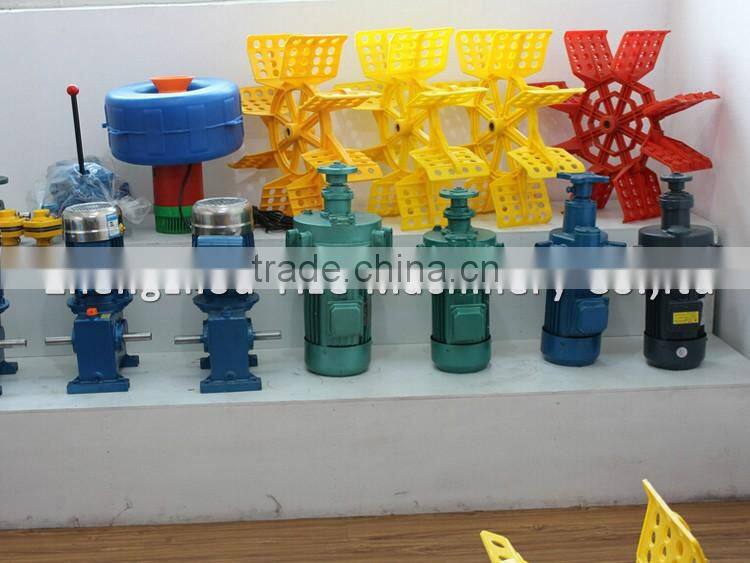 Fish pond paddlewheel aerator