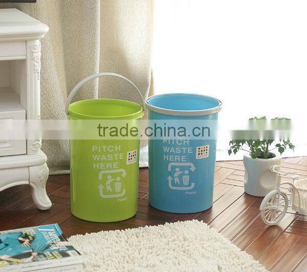 Plastic colorful trash can with handle