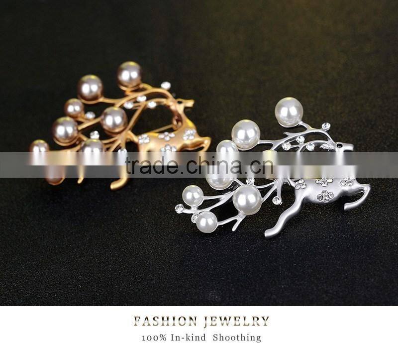 Christmas Pearl Crystal Pin Brooch Reindeer Stag Buck Deer Costume Jewelry Silver/Gold Tone