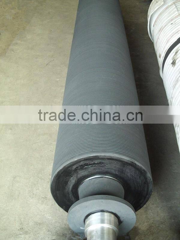Grooved press roll for fourdrinier paper making machine of paper mill