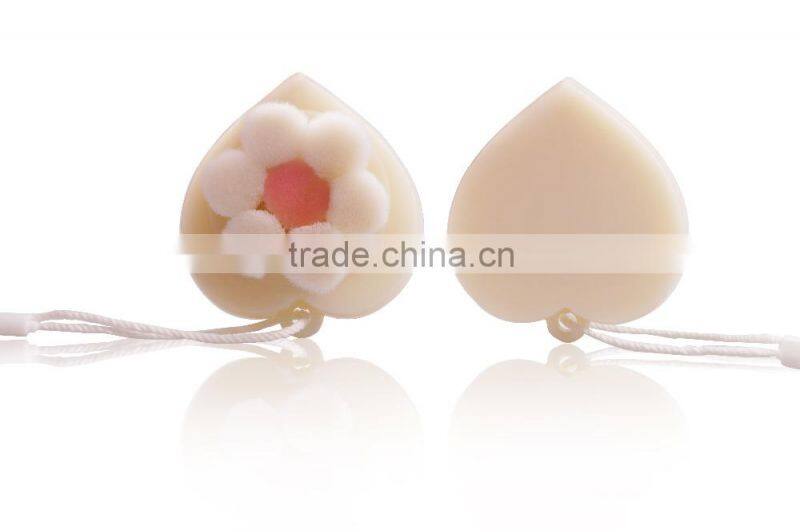 2015 new Chinese factory high end skin face brush, facial cleaning brush with heart-shaped plum blossom
