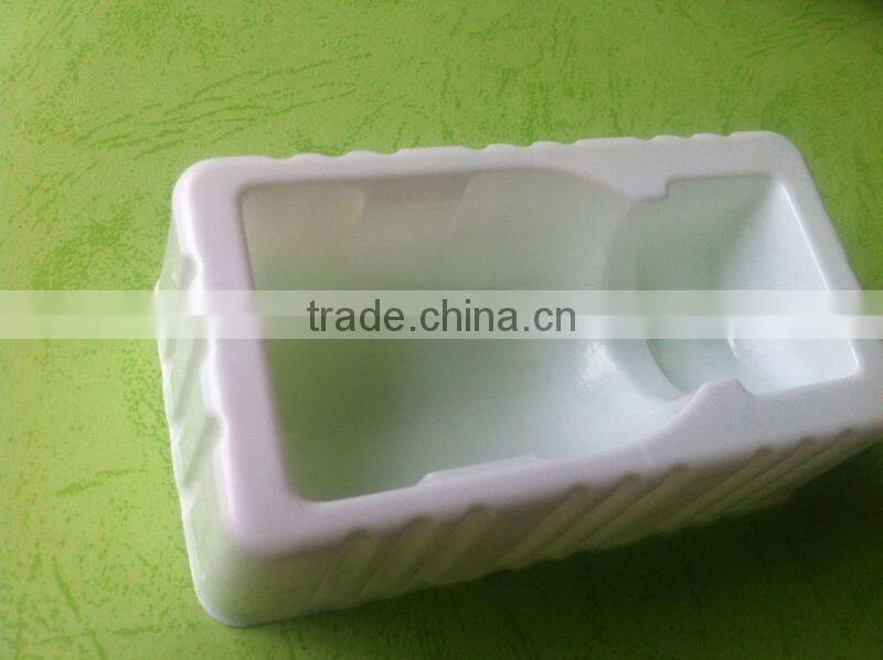 white disposable medical plastic trays, bottle trays