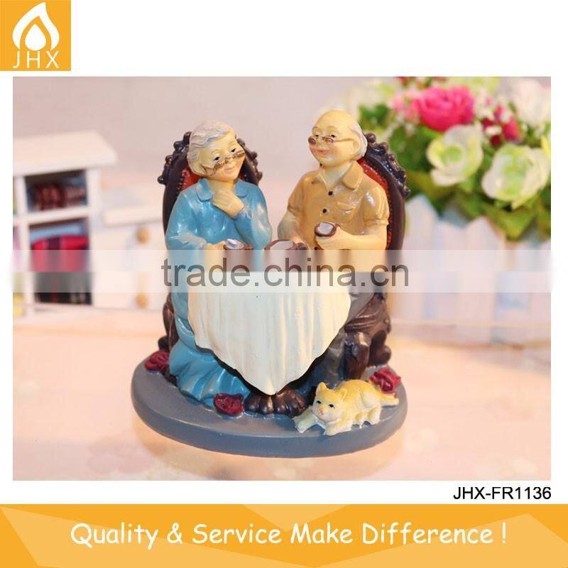 Wholesale Custom Resin Gold Wedding Anniversary Figure