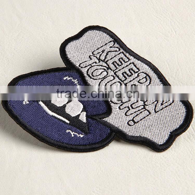 2016 China factory directly custom decorative embroidered label with overlocked for men's alpine jackets