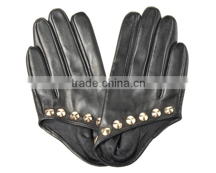 Hot selling fashion half a palm rivet decoration sheepskin drving leather gloves