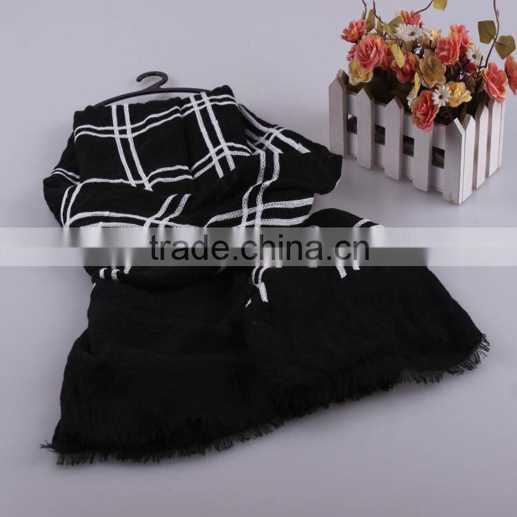 Wholesale Korean Fashion Woman Checked Plaid Embroidery Design Tassel Wide Voile Cotton Scarf