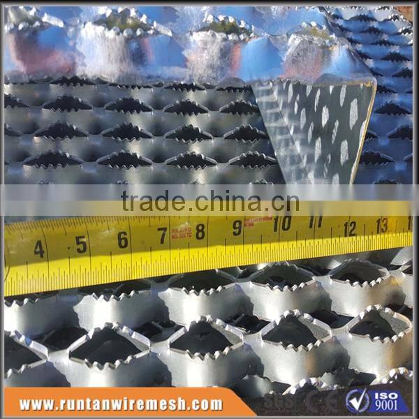 Hot dipped galvanized Diamond perforated grip strut safety grating (Trade Assurance)