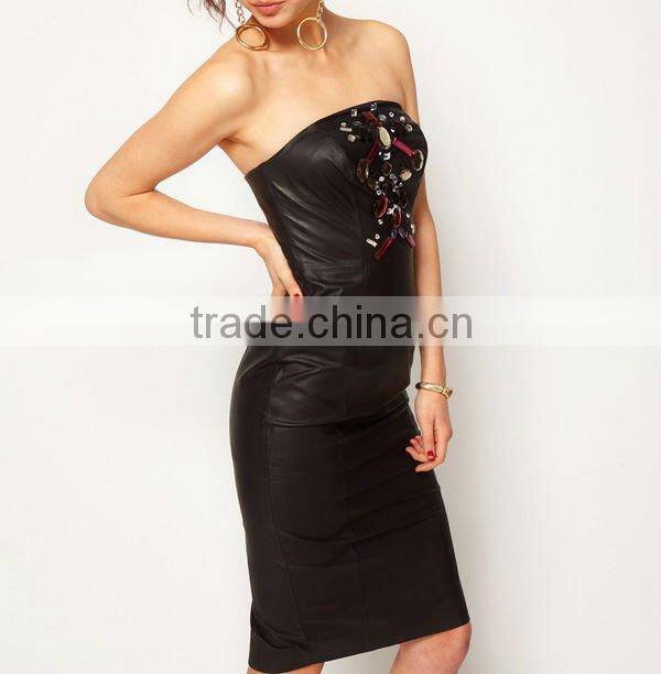 clothing manufacturer gathered fitted seams through the body D-1447