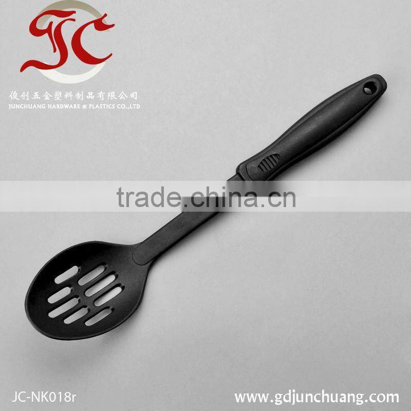 China manufacture best useful nylon slotted spoon