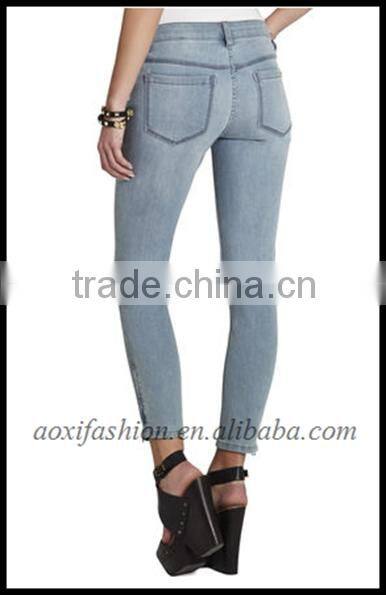 The perfect skinny jean for pairing with a T-shirt and blazer for chic and creative office-to-evening looks.