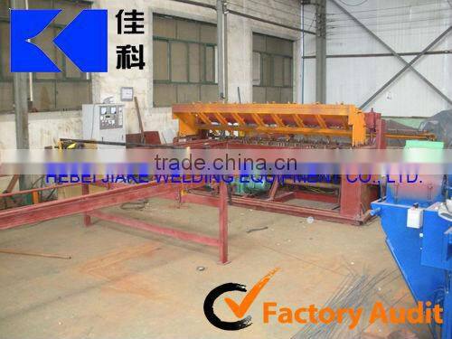 Wire mesh fencing welding machine