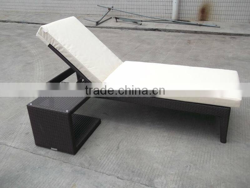 Modern design outdoor furniture rattan chaise lounge (CF698L)