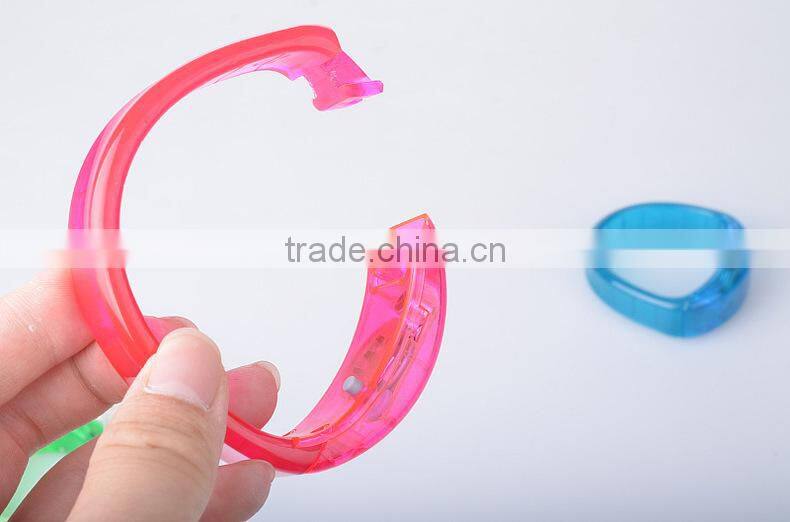 2015 hot Novelty custom led light bracelet