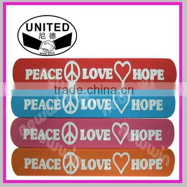 2015 high quality custom made personal new pvc slap bangles