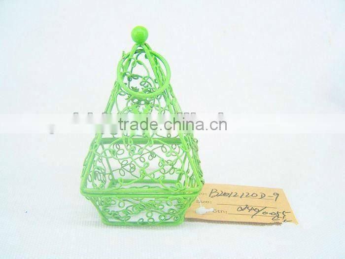 Wire Chocolate gif packaging box with a square base