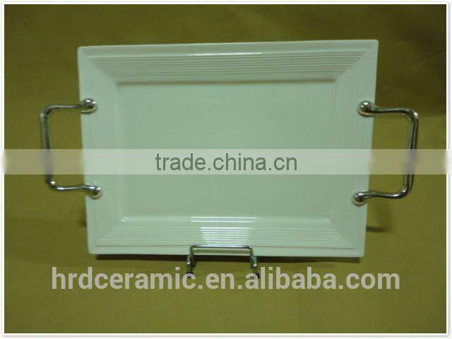 Factory Hot sale stock ceramic dinner plate with Metal handle