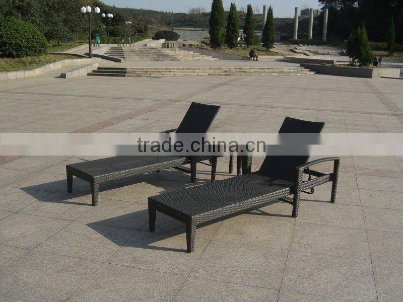 Adjustable outdoor rattan daybed lounger