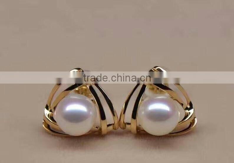 2016 AAA 8.5-9mm Akoya pearl with 18k yellow gold earring
