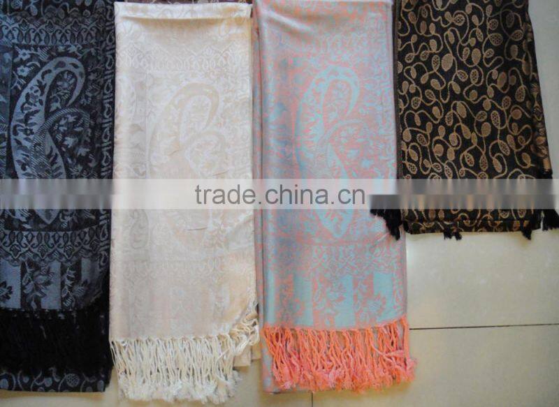 Wholesale factory classic rayon jacquard paisley floral latest shawl for women