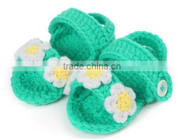 Handmade cozy barefoot baby sandals crochet pattern