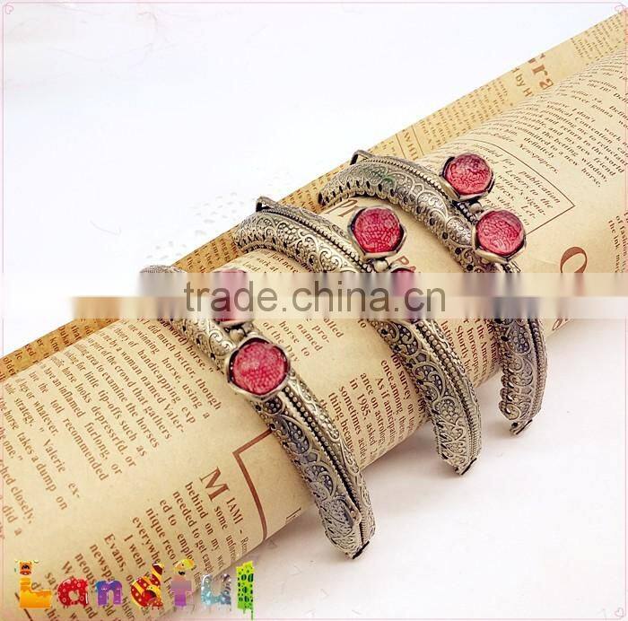 Half Circle Crystal Flower Bead Embossed Lace Kisslock Metal Handbag Frame