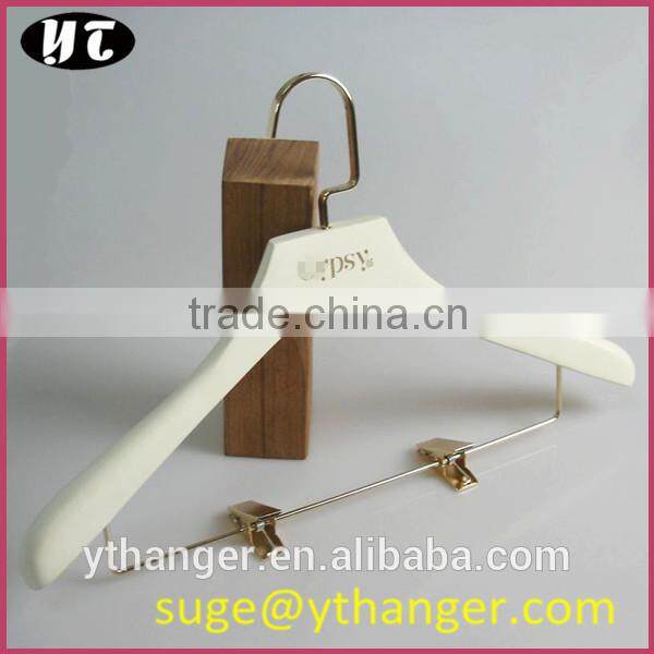 W8010 white wood coat hanger non slip clothes hanger