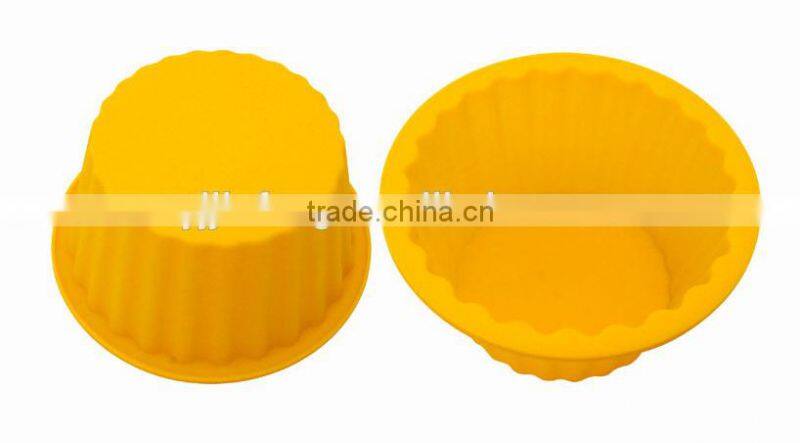 Silicone cake baking moulds in oven / Silicone muffin tray