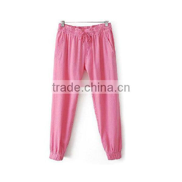 two hip pocket pink color girl's three-quarter pants with smocked drawstring waist