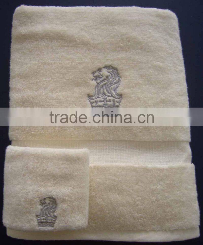 China Factory Wholesale Iso Certification Antibacterial Soft Luxury Bright Color Egyptian Cotton Hotel Towel 100% cotton embroid