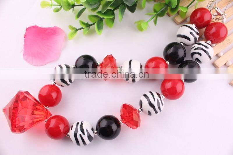 AAA Quality Latest Wholesale large acrylic bead necklace/Popular colorful bead chunky necklace