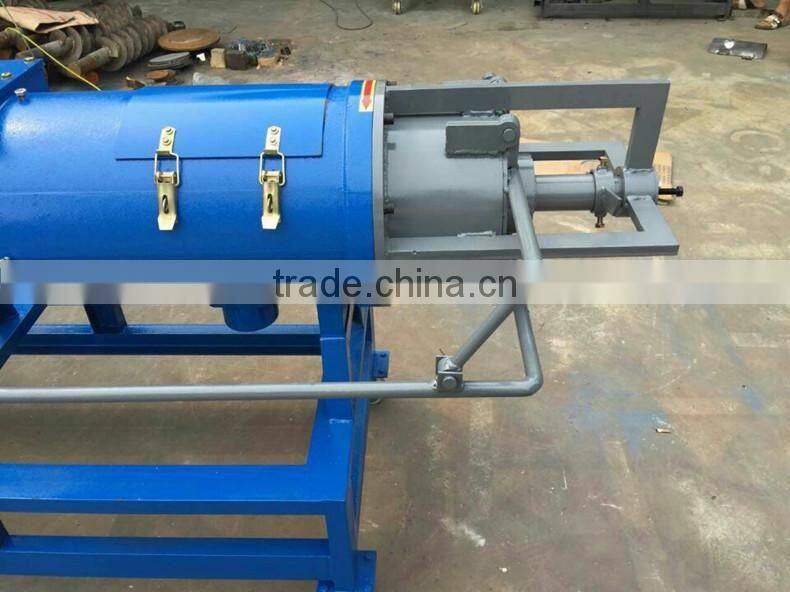 Newest designed screw press solid liquid separating machine for cow / pig / chicken manure with great performance