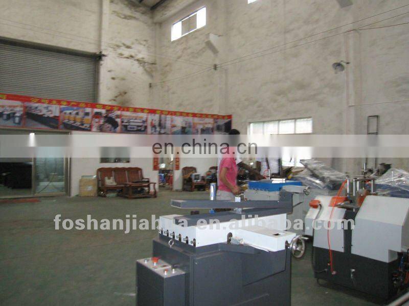 Insulating glass roller press for door and window machine