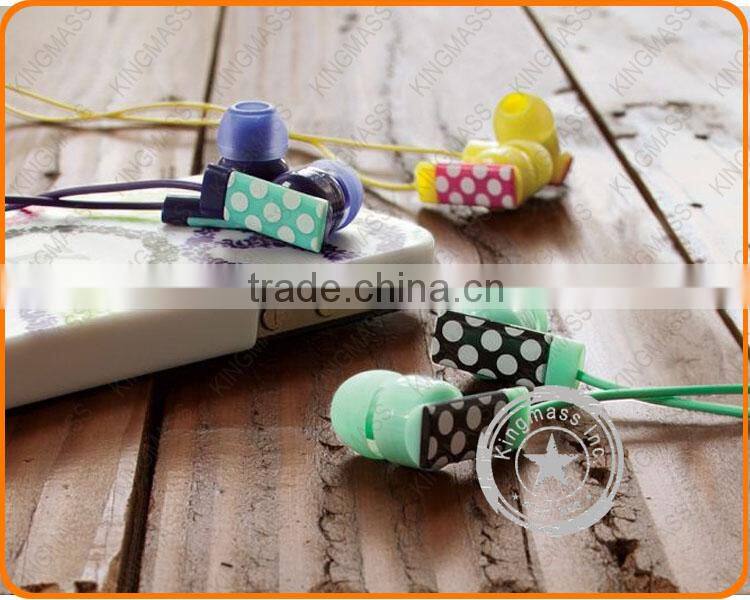 In ear noise reduction headphones with leopard pattern
