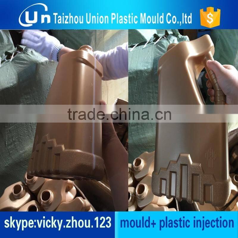 Hydraulic semi-automatic blow molding machine