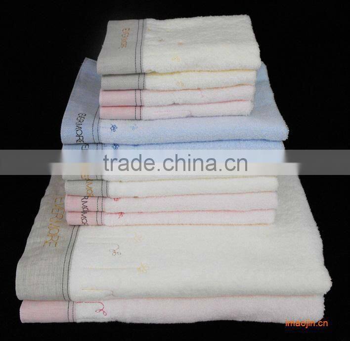 bath towels woven with bamboo and cotton fabric