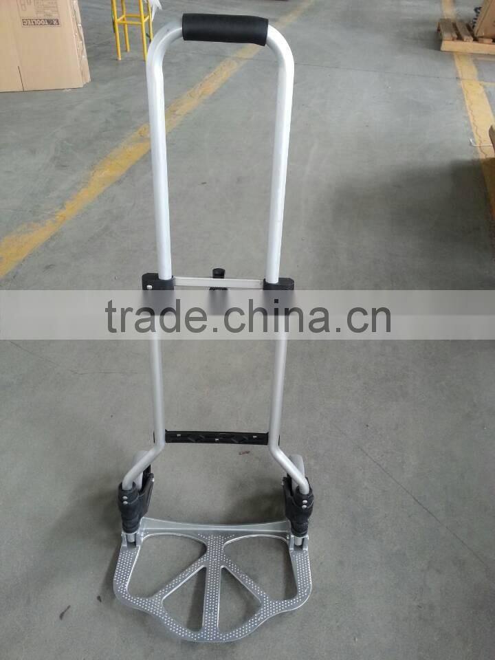 Foldable handtruck