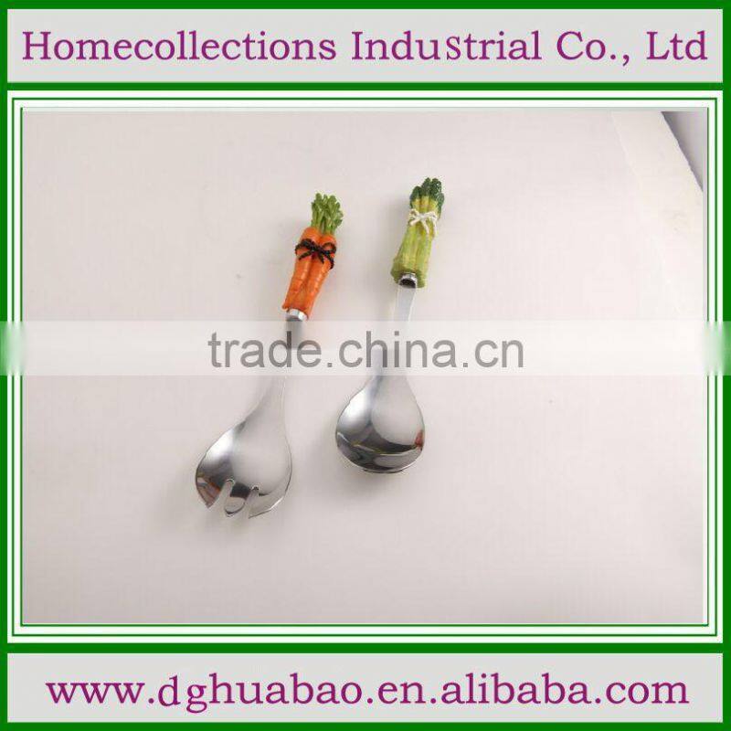 plastic disposable plates spoons