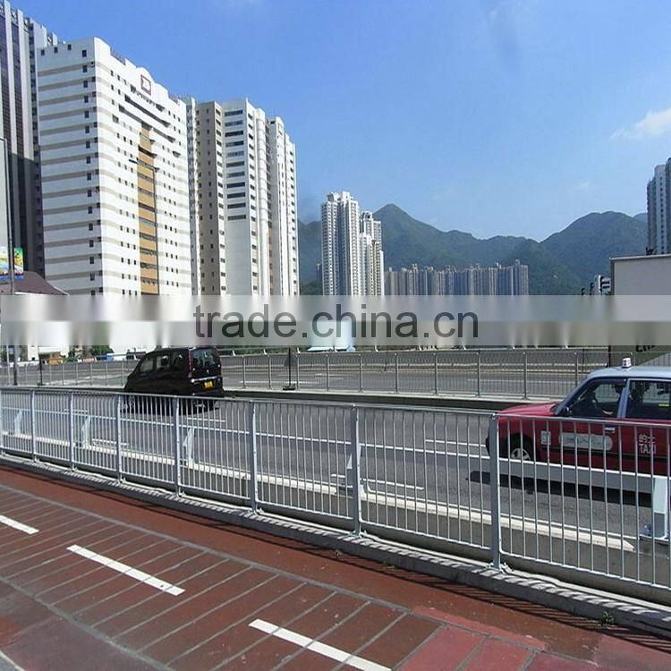 Custom height and colors and Easy installation Pedestrian fences and barriers