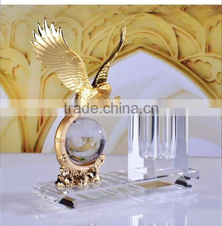 crystal pen holder with fly eagle figure for office gift