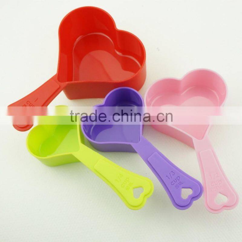 47009 4PCS HEART SHAPE MEASURING CUP
