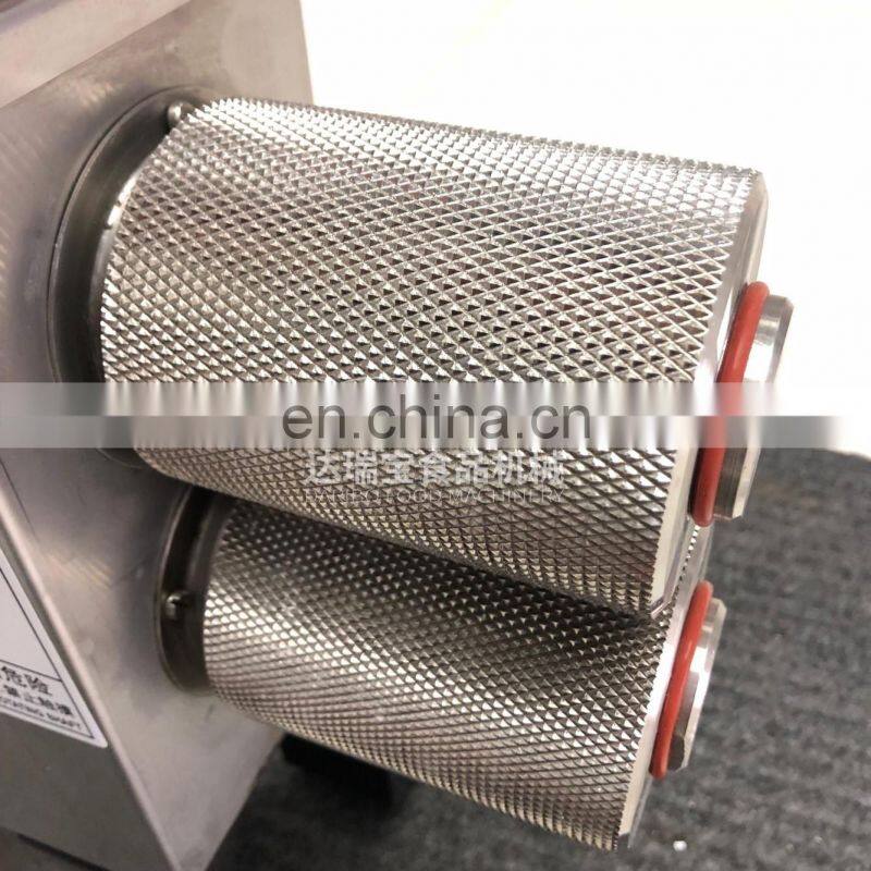 Small Sugarcane Juice Extracting Machine/Sugarcane Squeezing Juicer with Easy Operation