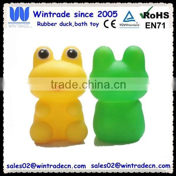 Rubber standing frog green bath toy for promotion gifts