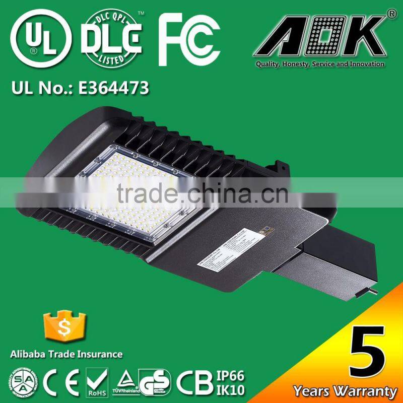 AOK High Power Roadway Parking Lot Area Shoebox Solar LED Street Light Retrofit