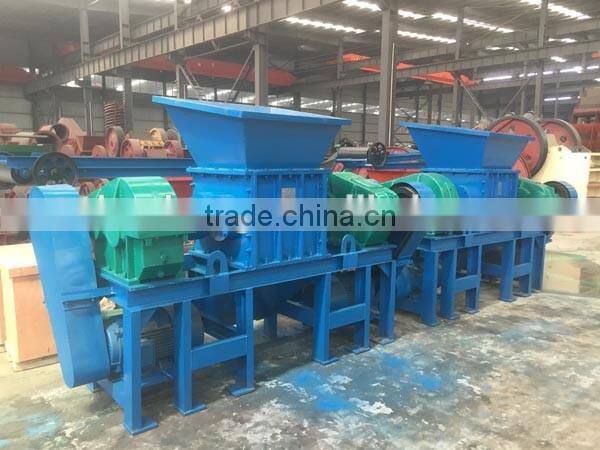 Solid waste shredding machine
