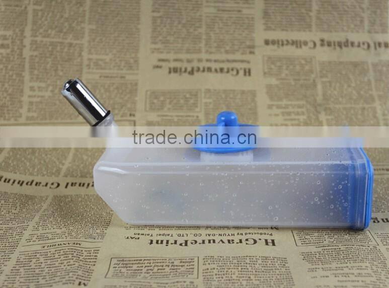 Pet Drinking Fountain 500ml Drinking Bottle Dog Feeding Bottle with Hook